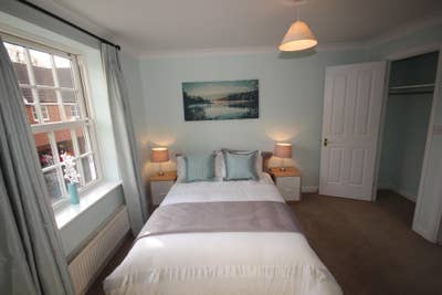 ** 1 Fantastic Ensuite Bedroom ** Main Photo