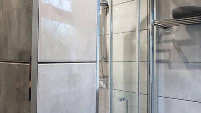 A large double bedroom with-en-suite Main Photo