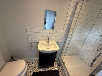 En-Suite Furnished Room with Communal Kitchens Main Photo