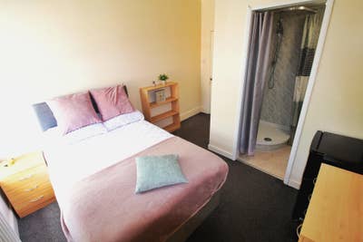 Stunning Professional Ensuite Room - All Bills Inc Main Photo