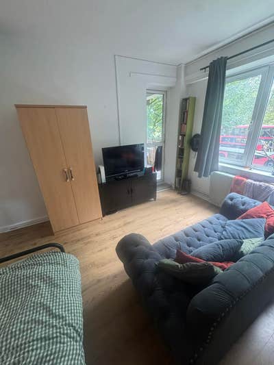 Double room with balcony in E3 for sublet Main Photo