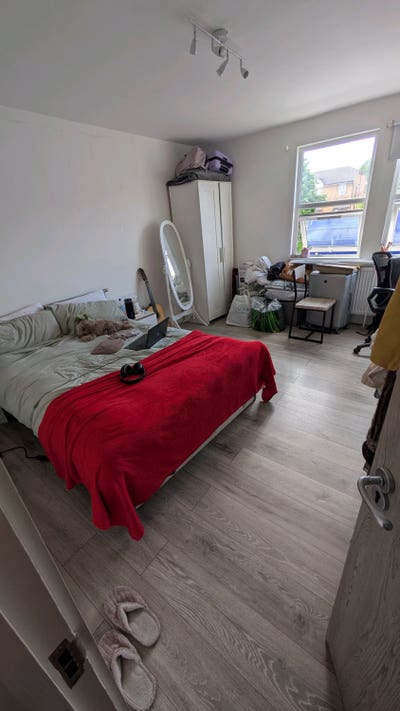 Bright & Spacious Room – Available May Main Photo