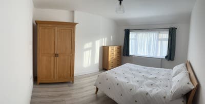 Bright Spacious Double room in a shared home  Main Photo