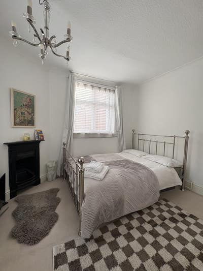 Close to EMA, dedicated bathroom, gated parking. Main Photo