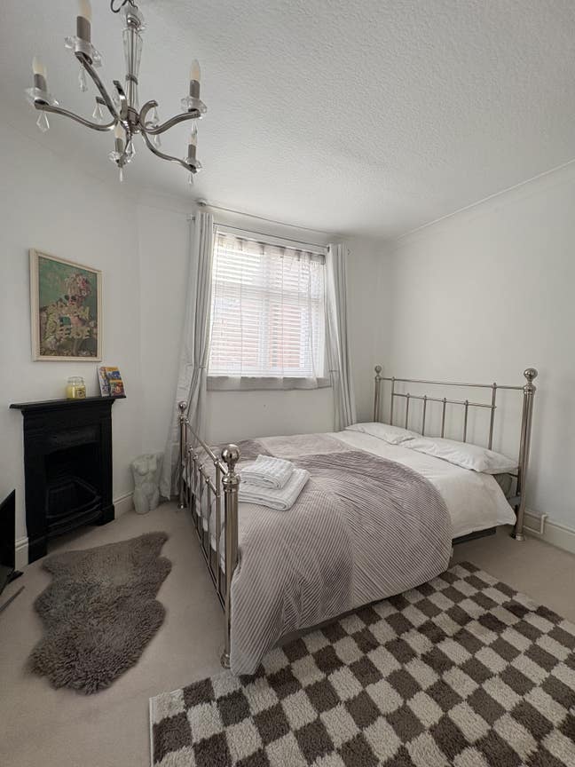 Close to EMA, dedicated bathroom, gated parking. Main Photo