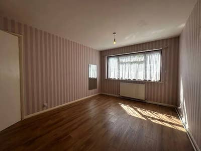 2 Bedroom Ground Floor Flat SM4 Main Photo