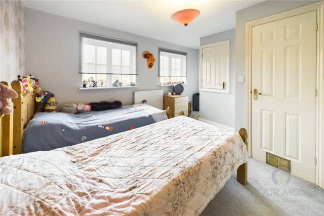 Double rooms, own bathroom, all bills, nr KGH Main Photo