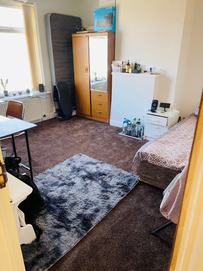 Big double room to rent at Bolton Main Photo