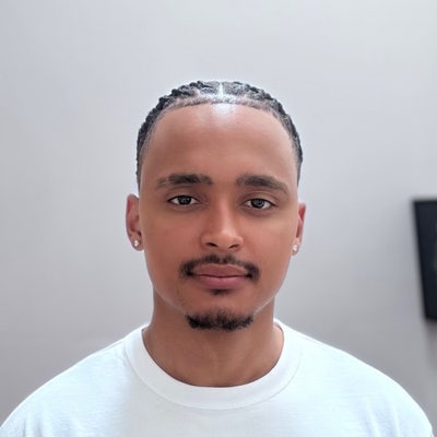 Professional Male seeks a single or double room Main Photo