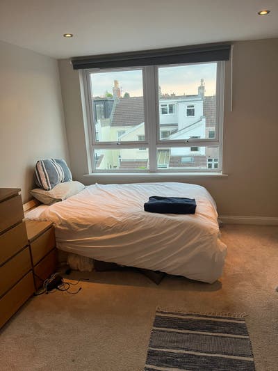 Large Ensuite BR. Southville. Quiet St Main Photo