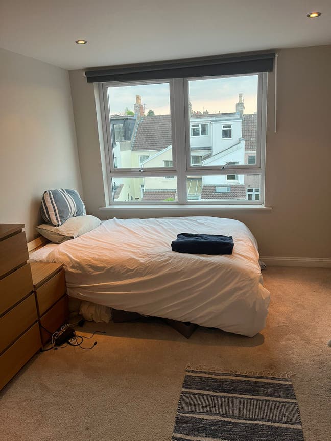 Large Ensuite BR. Southville. Quiet St Main Photo