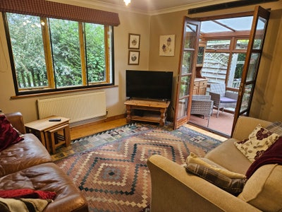 Monday to Friday  inc All Bills Whole Property, Main Photo