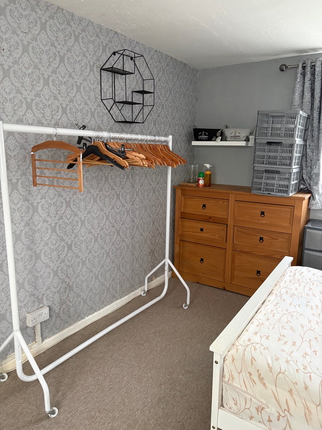 Female wanted for spare double room to rent Main Photo