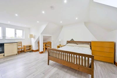 Dorset Road SW19 Spacious Furnished Studio Flat Main Photo