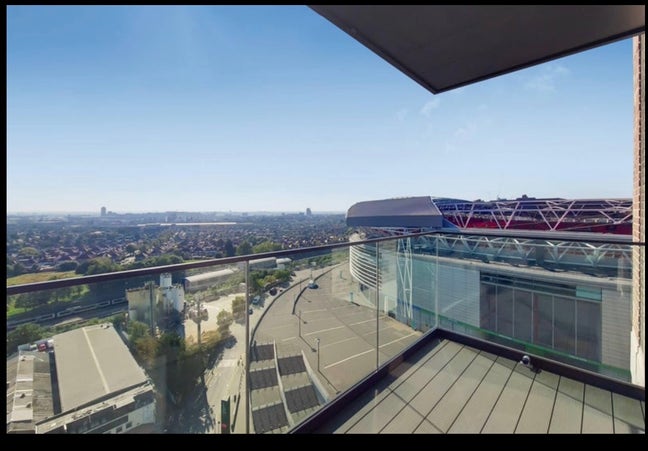 Spacious and bright en-suite double room to rent! Main Photo