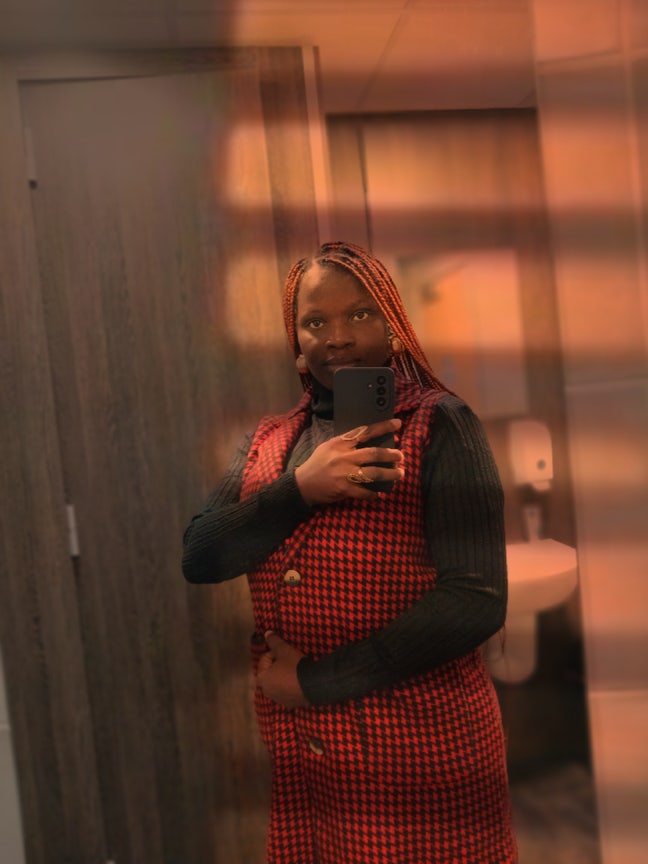 I am a female aged 25. I am looking for a dou... Main Photo