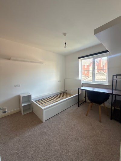Rooms Available in Shared House Main Photo