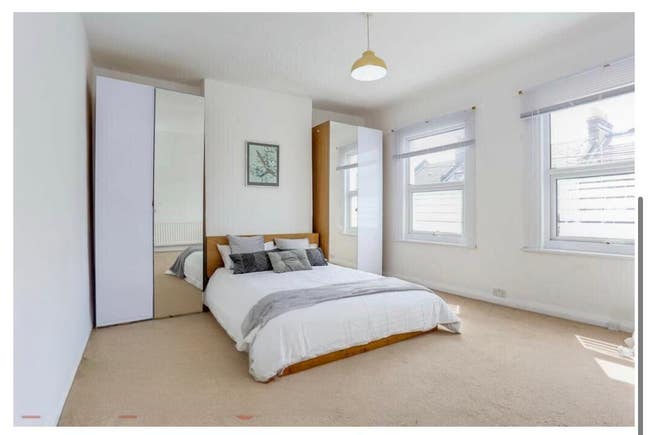 Large room in 4 Person House - Wimbledon Main Photo