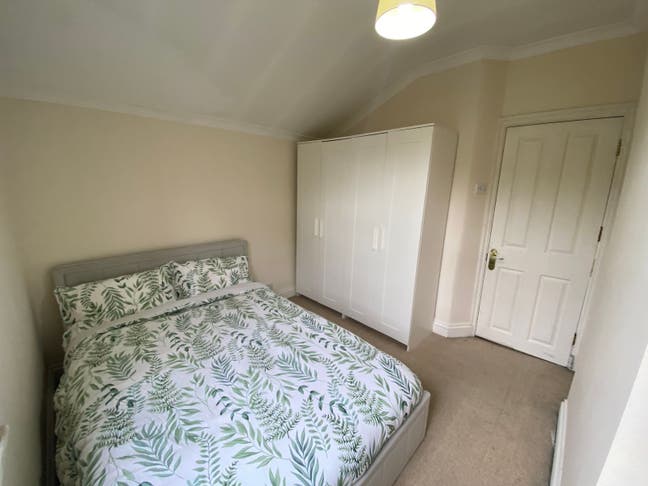 West Ealing Double Bedroom Main Photo