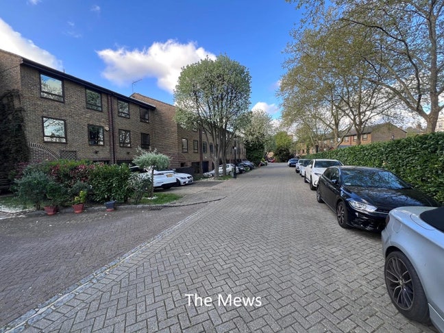     3 Double Rooms &pound;1200–&pound;1600 | Secure Gated Mews Main Photo