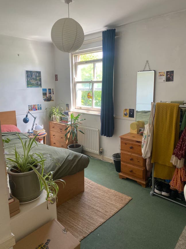 Double room in friendly house by Victoria Park Main Photo