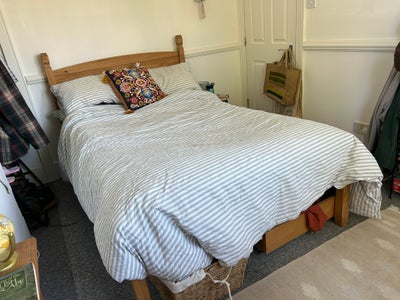Double room available in friendly house share! Main Photo