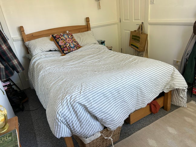 6-person house share looking for new housemate! Main Photo