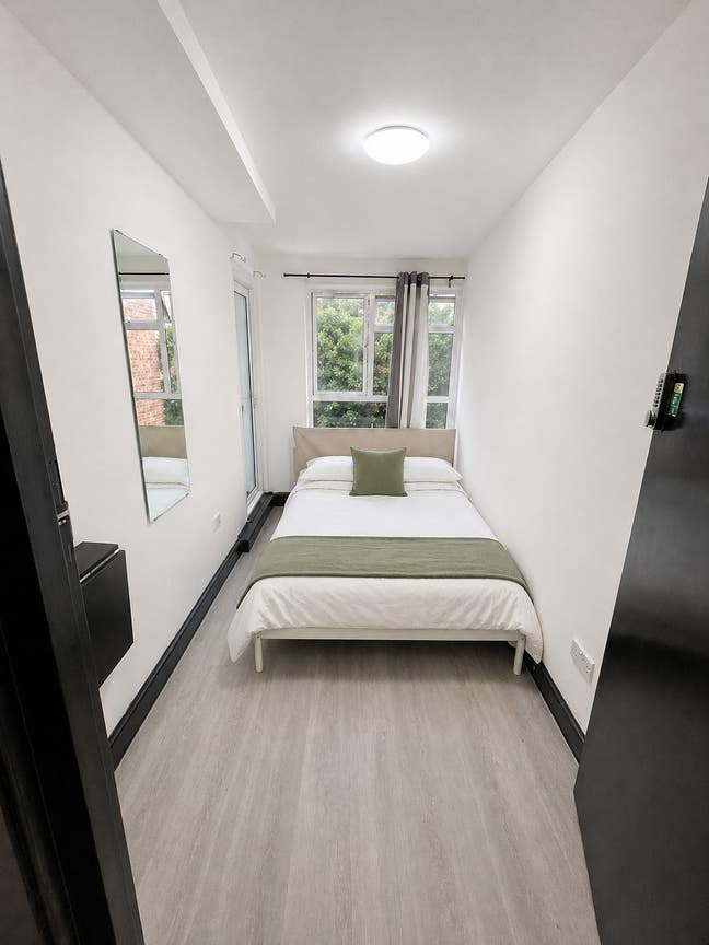 5 Rooms Available Now | Near Tower Bridge! Main Photo