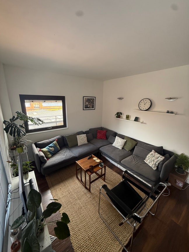 Penthouse Flat with Balcony on Ducie Street Main Photo