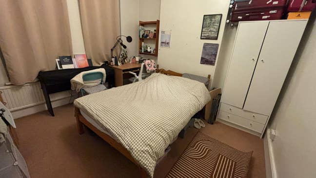 Furnished Double Room Available 12th May  Main Photo