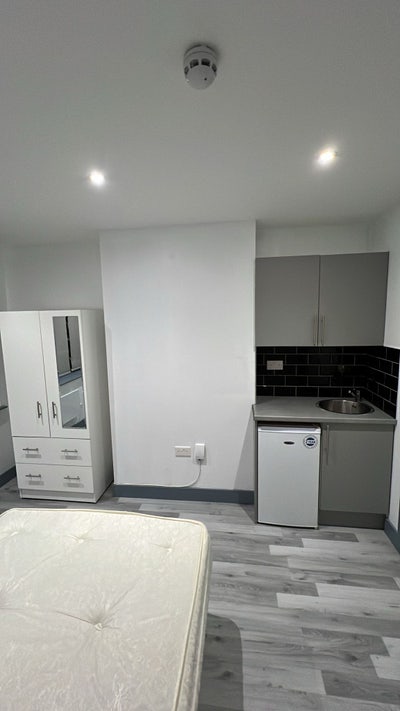  Bedsit in Northolt – UB5 5HJ Main Photo