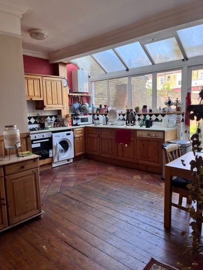 3 Bedrooms available in a spacious, light house  Main Photo