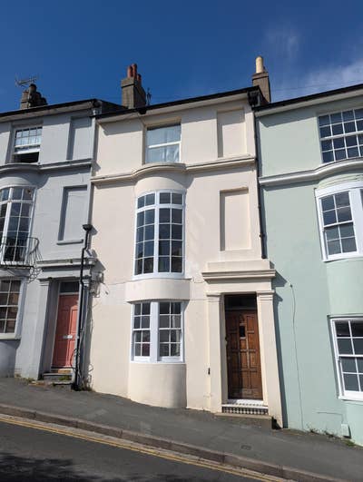 Large Double Bedroom - Next to Brighton Station  Main Photo