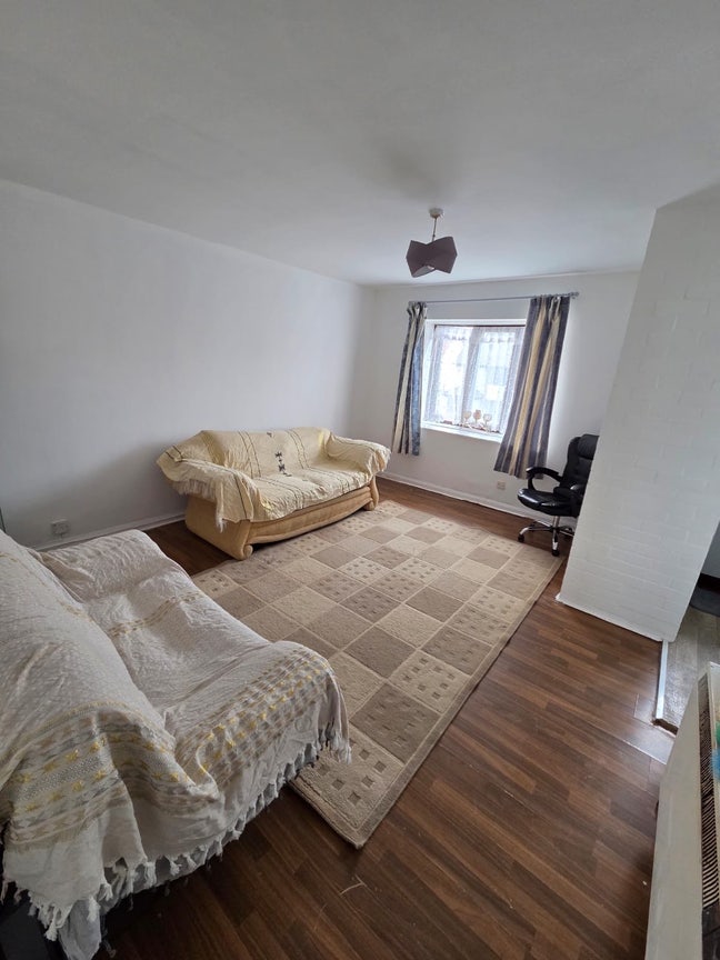 2 bed flat near Heathrow  Main Photo