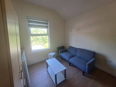 Studio Room Available - Church Road, Erith DA8 Main Photo