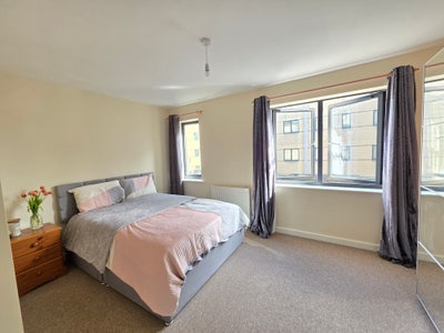 Spacious room 5 min walk from Elizabeth line Main Photo