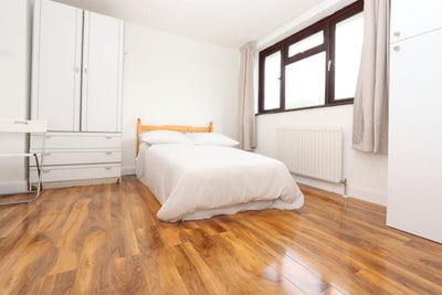 2 Double Rooms 1min Elizabeth Line/Canning Town  Main Photo