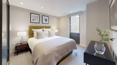 Stunning Room by Burgess Park Main Photo