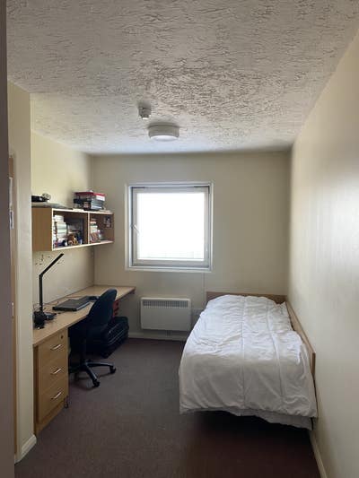 Ensuite room for Postgraduate student Main Photo