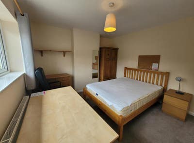 Large Double Room  Main Photo