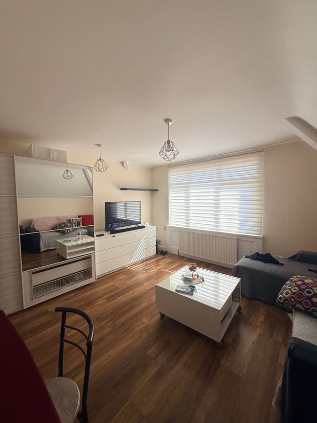 Looking for flat mate!  Main Photo