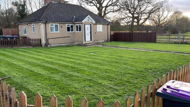 Charming 3-Bed Bungalow in the Hertfordshire Hills Main Photo
