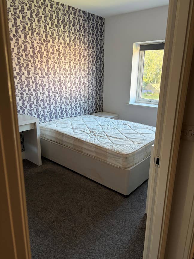 Furnished Double Room Available Now in Headingley Main Photo
