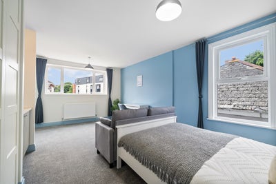 👀 Catch These Rooms - High High High End Home! Main Photo