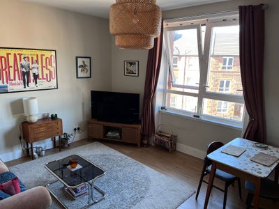 Bright One Bedroom Flat in G14 Main Photo