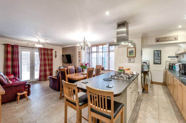 Beautiful four Bedroom House (Balby, Doncaster) Main Photo