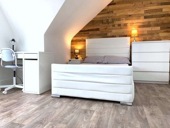 Contemporary Double En-Suite Room - Inclusive Main Photo