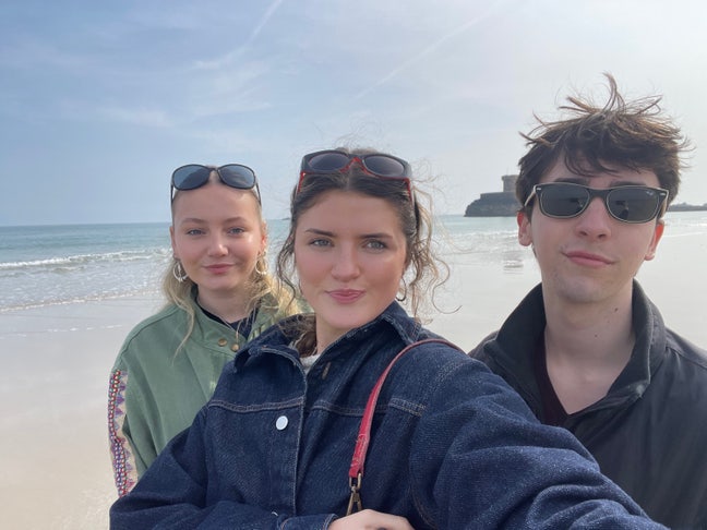 Students looking for a fourth flatmate! Main Photo