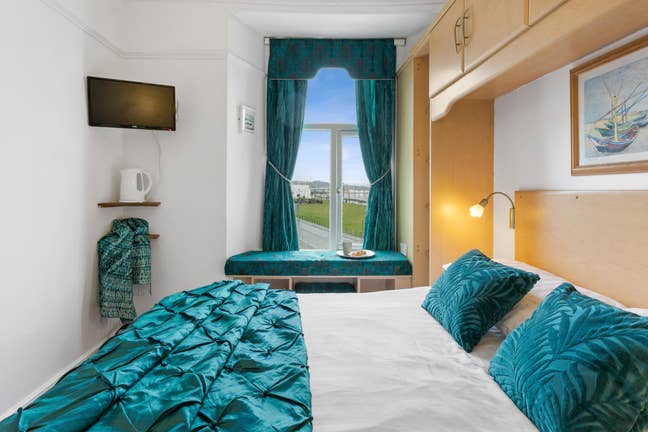 Double Room with a Sea-View Main Photo