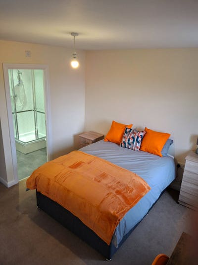 🌟 Luxury Living: Stunning Rooms in prime location Main Photo